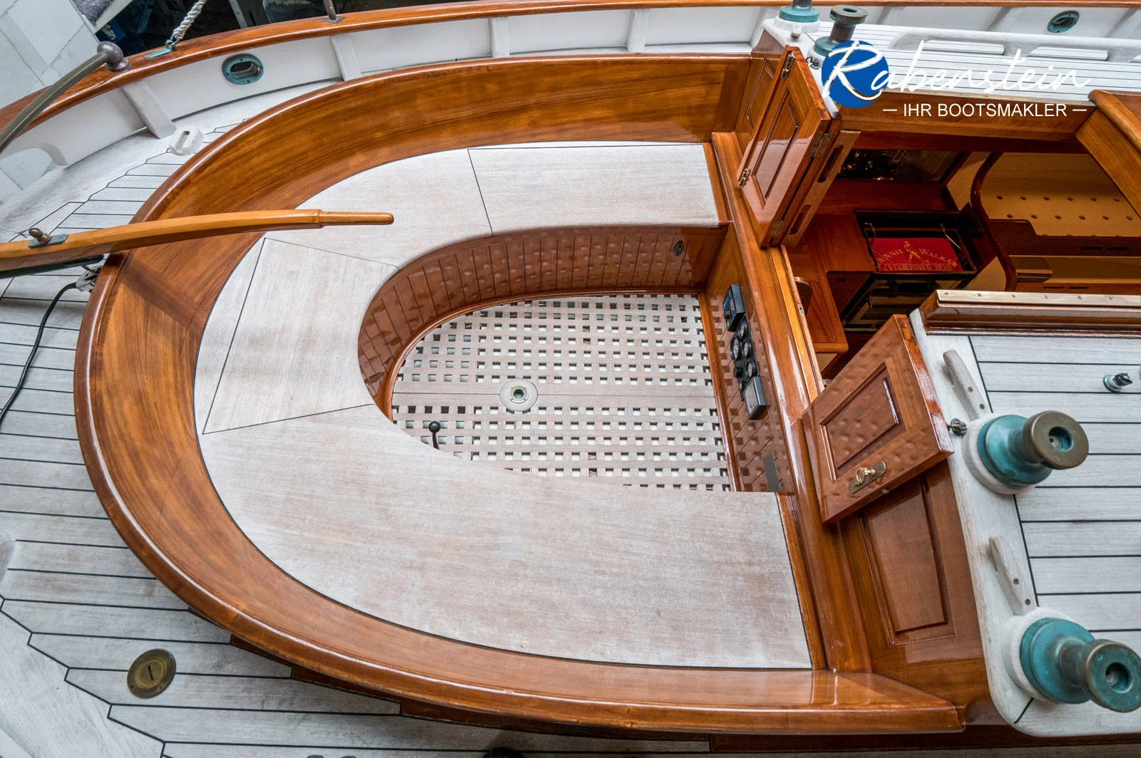 Lynaes-Kutter-Cockpit-1