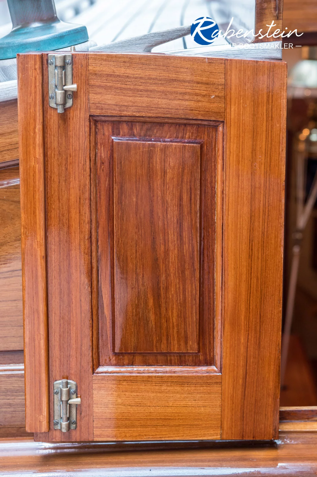 Lynaes-Kutter-Cockpit-3