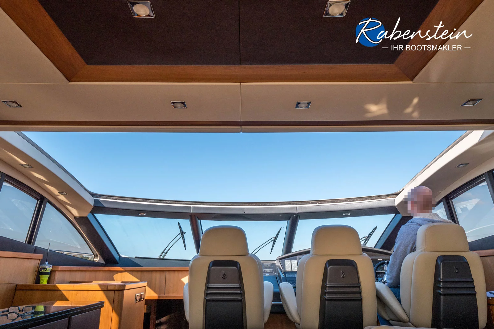 Sunseeker-72-schiebedach-1