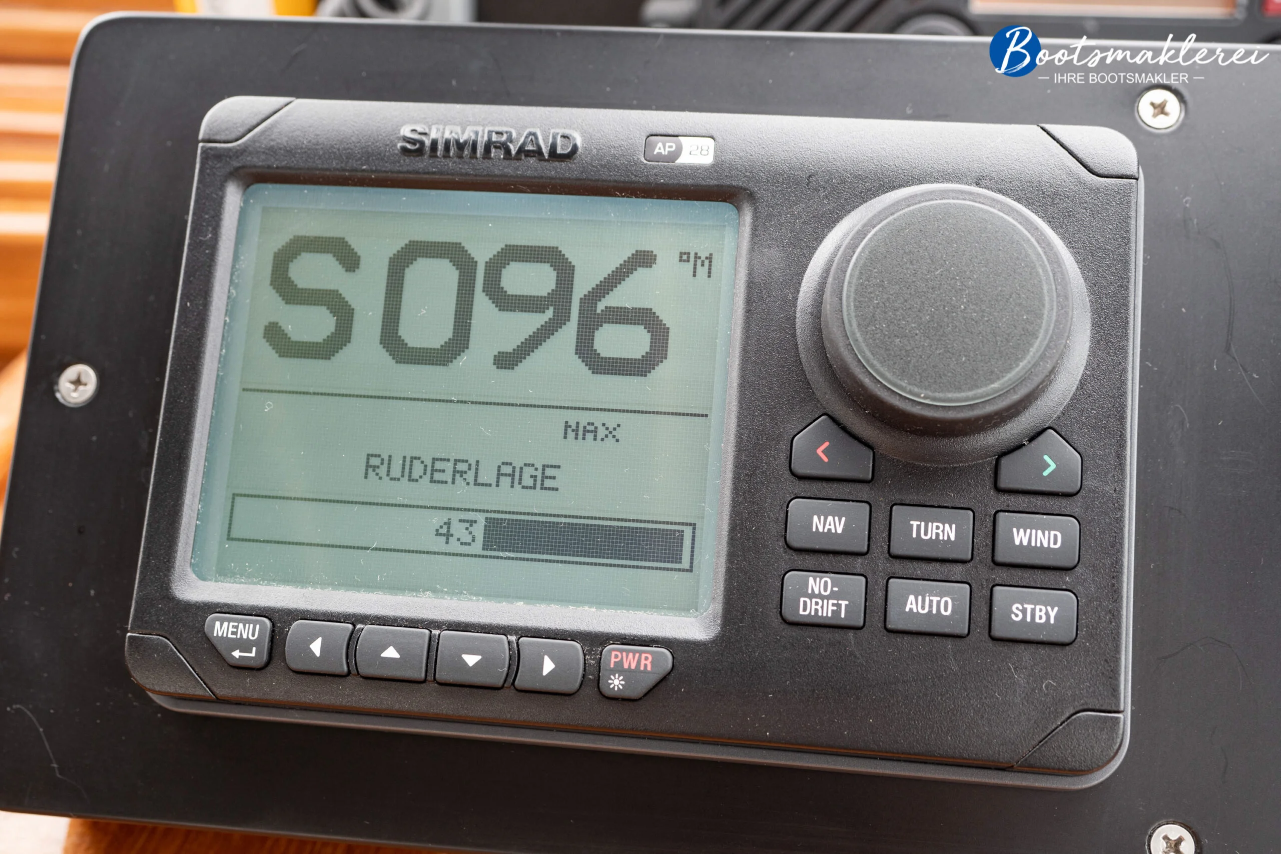 Alu-Expeditionsyacht_Instrumente-8