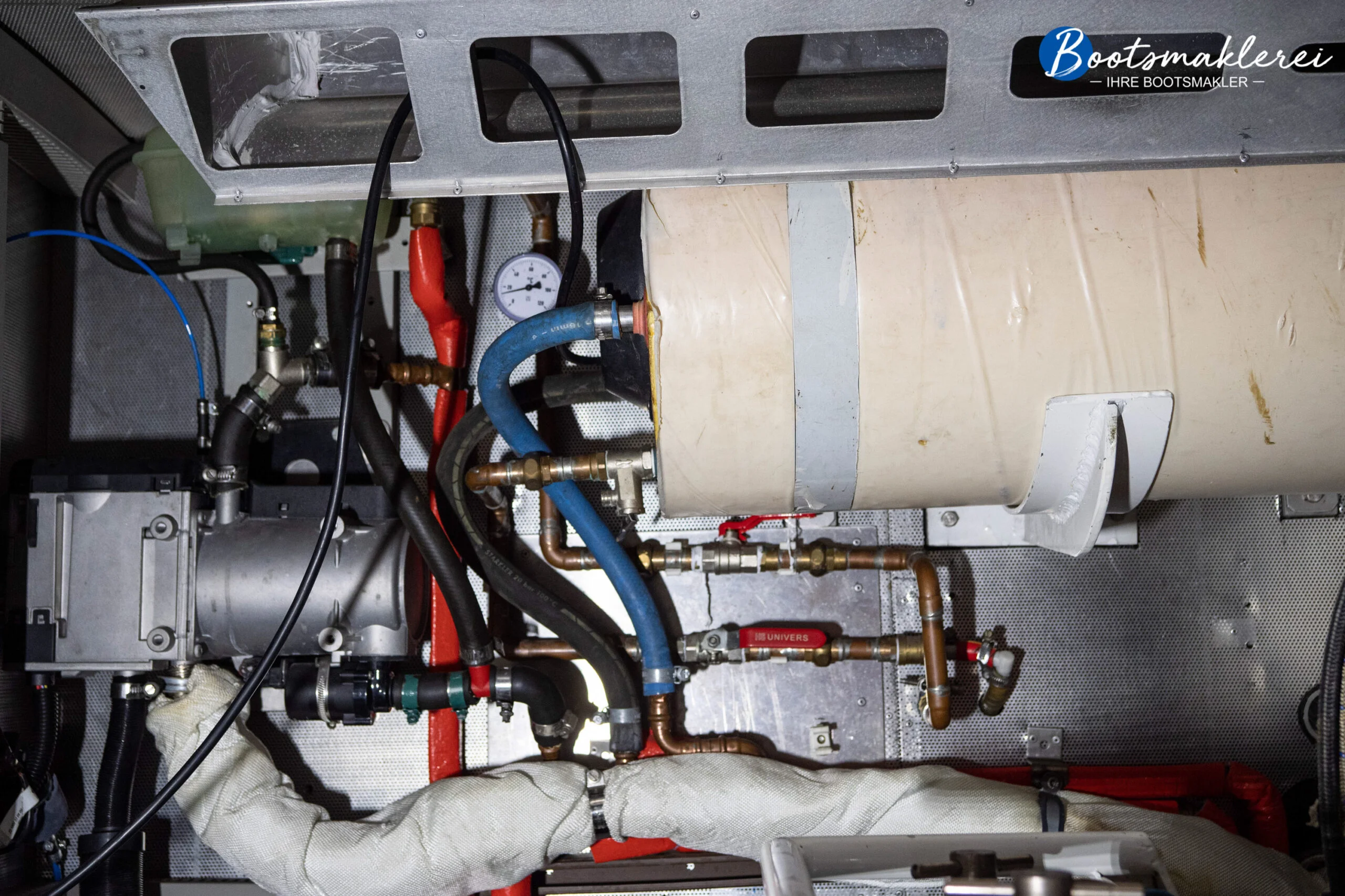 Alu-Expeditionsyacht_Motor-3