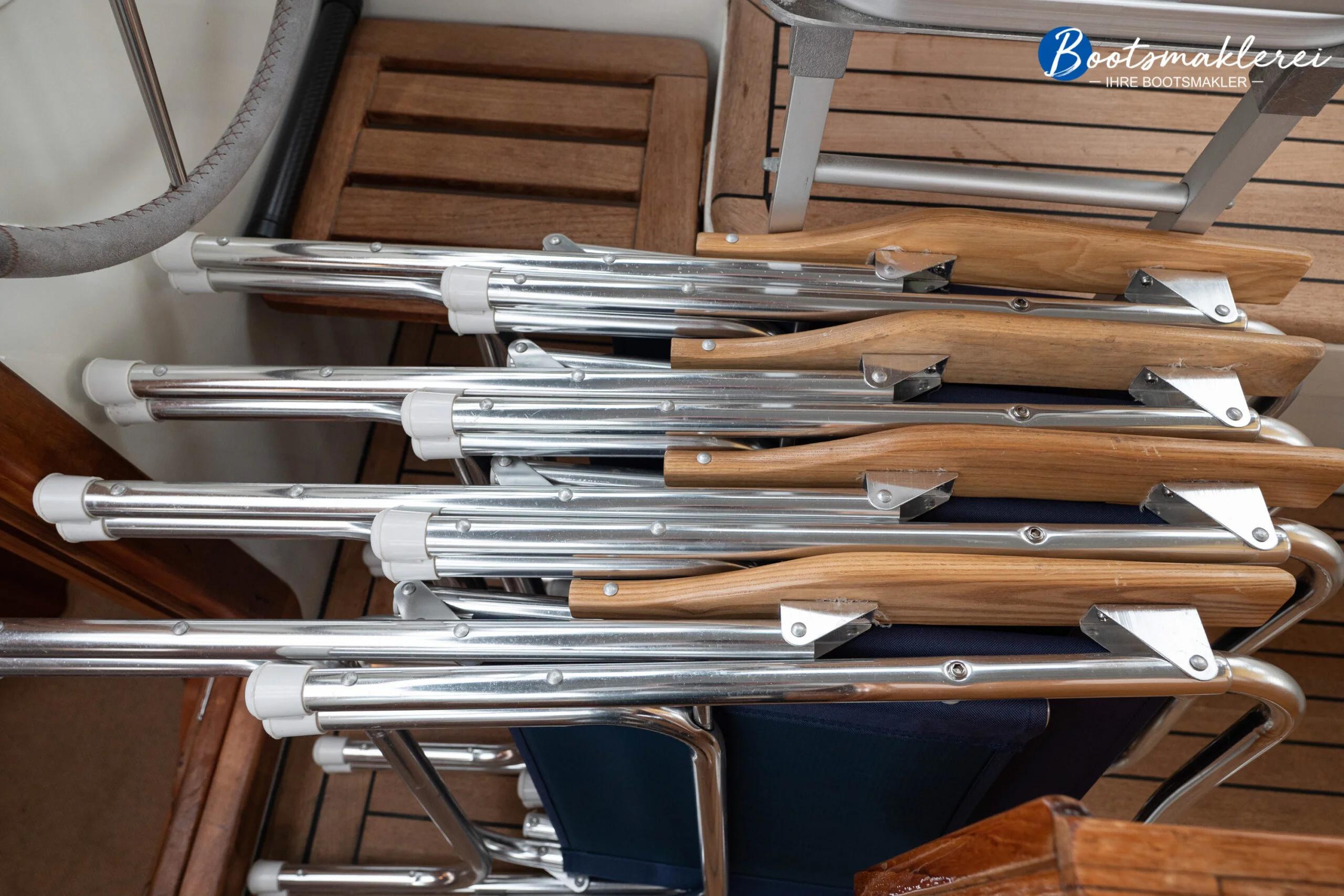 Alu-Expeditionsyacht_Stühle Cockpit