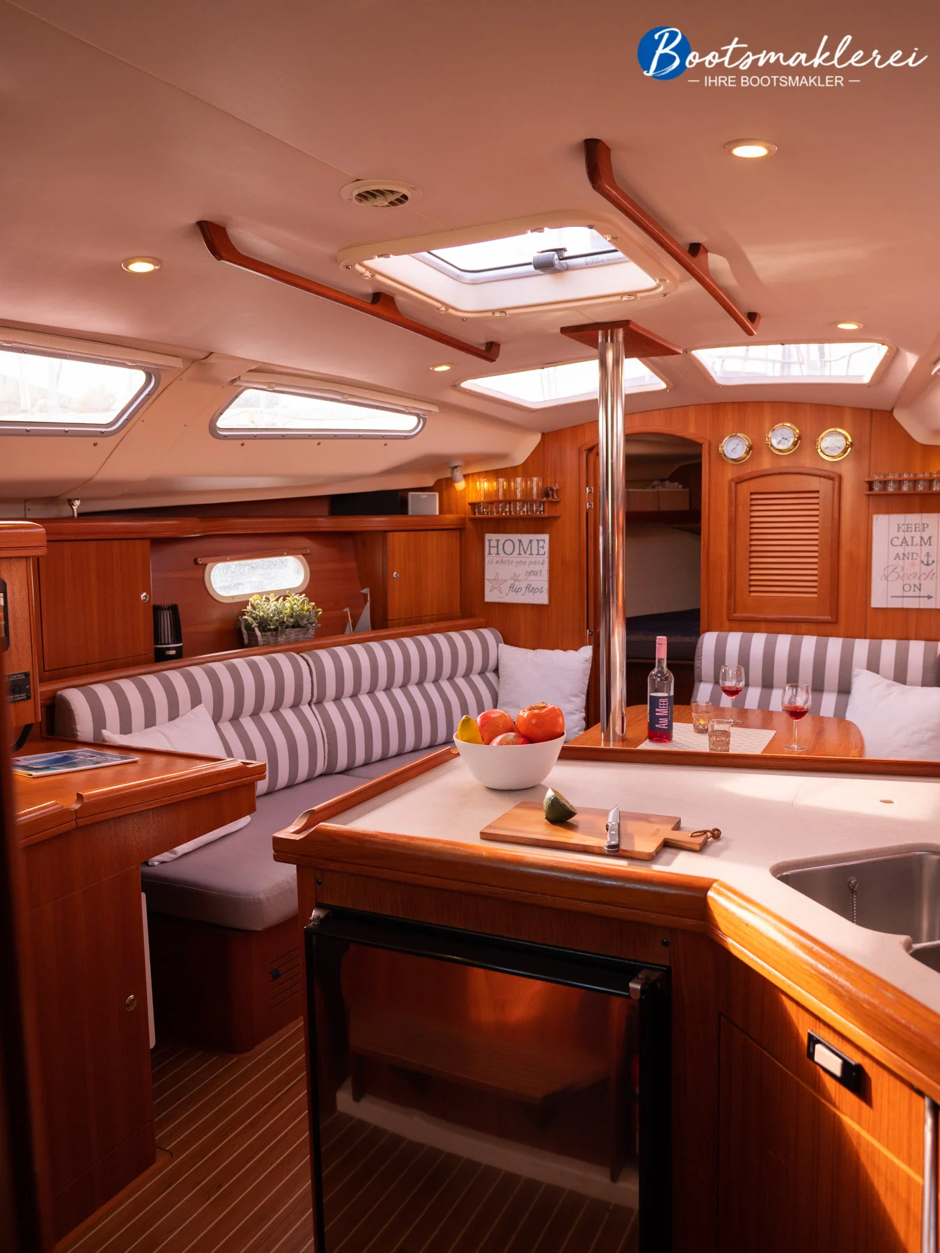 Hunter 36 Salon-22