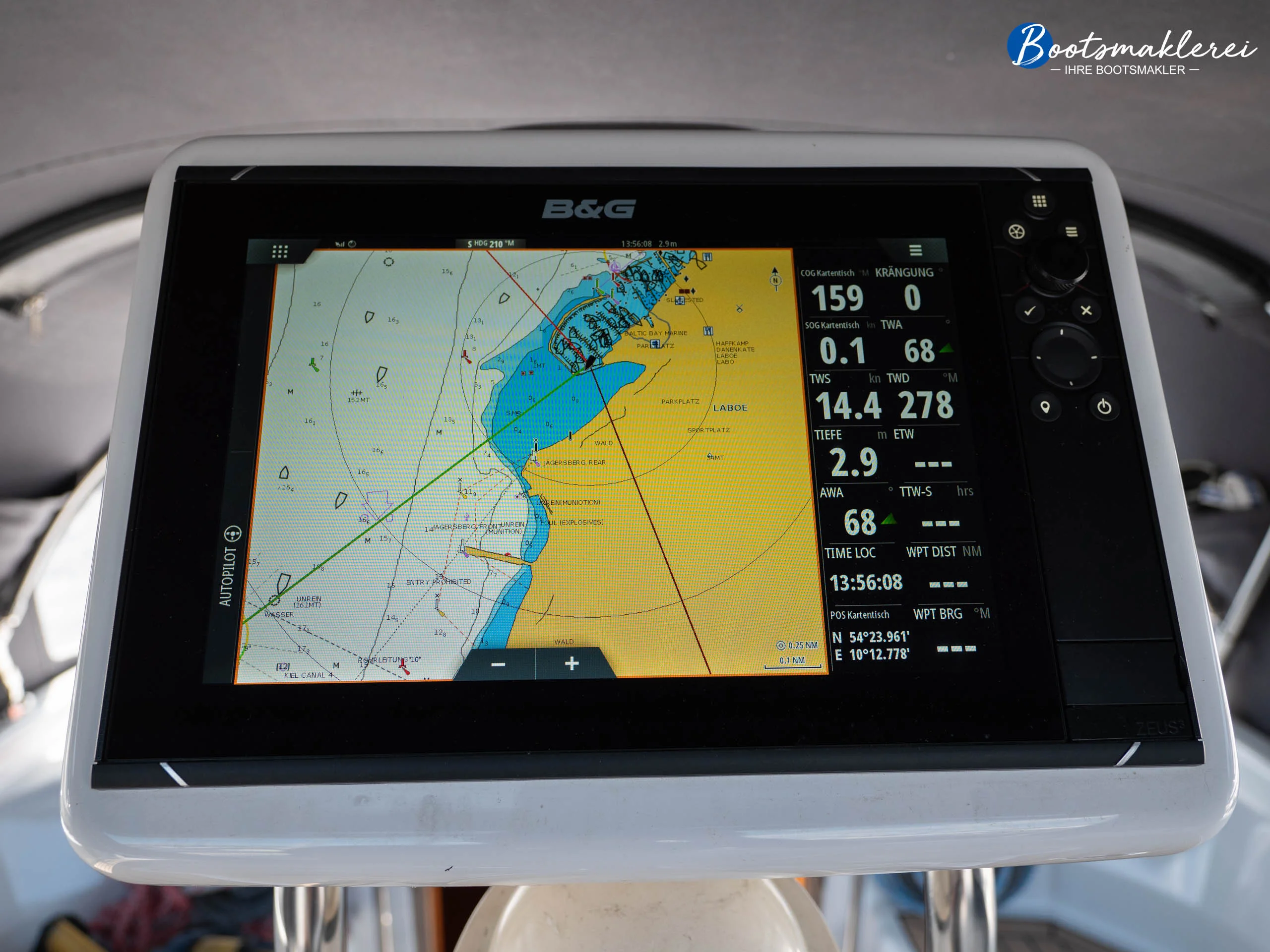 Moody 44 Centercockpit-3