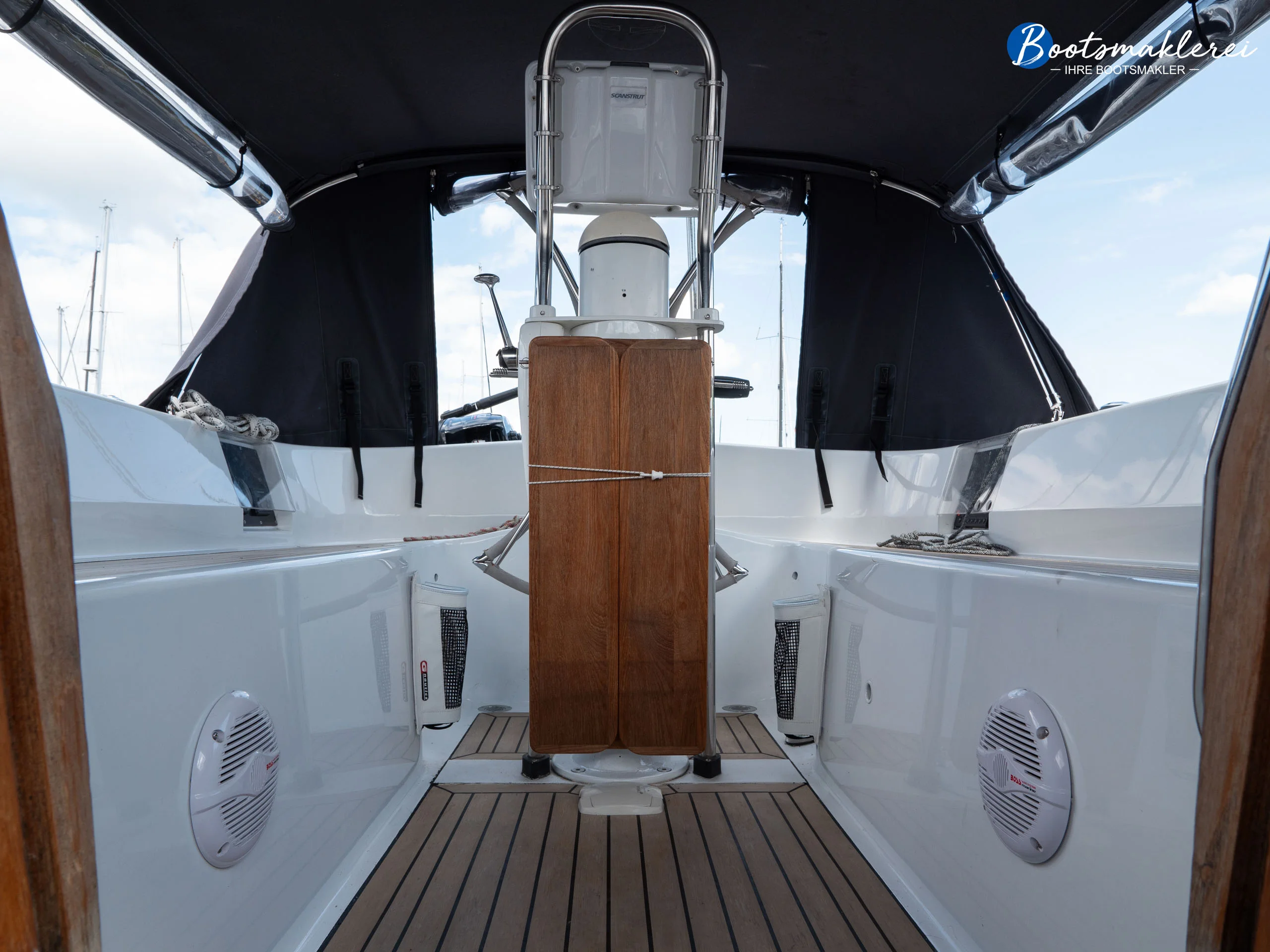 Moody 44 Centercockpit-6