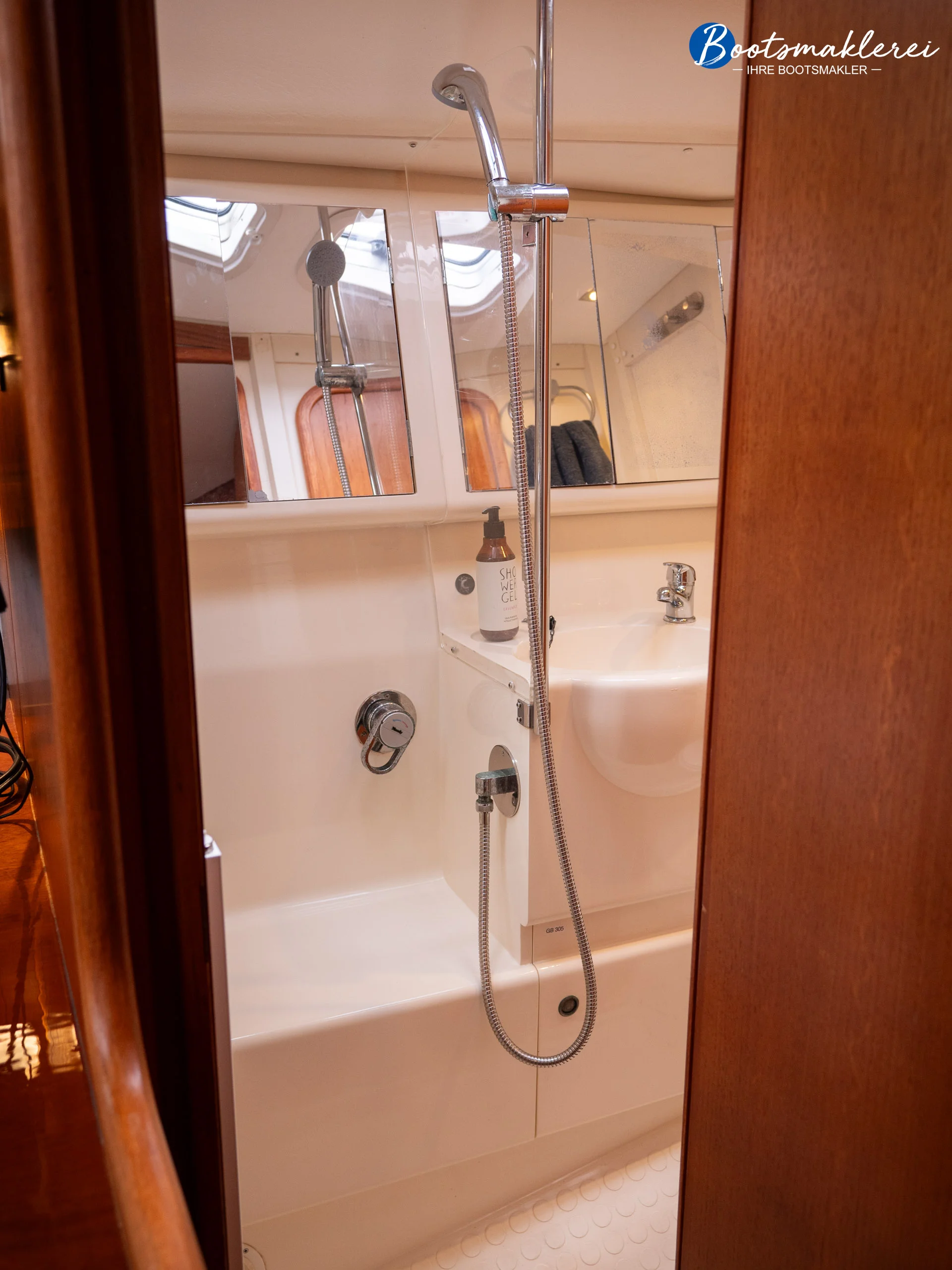 Moody 44 Vorschiff Bad